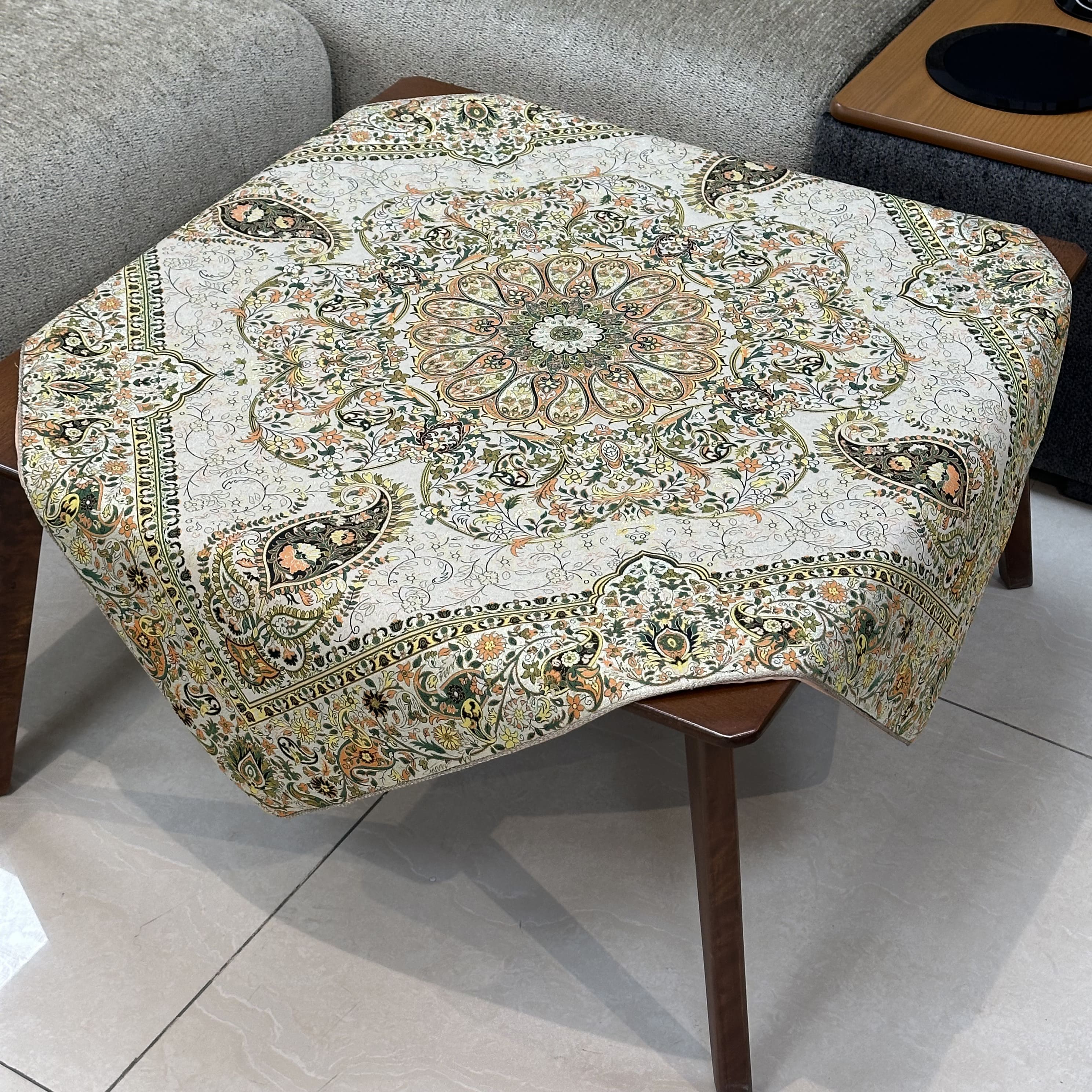 رومیزی مربعی طرح افشار