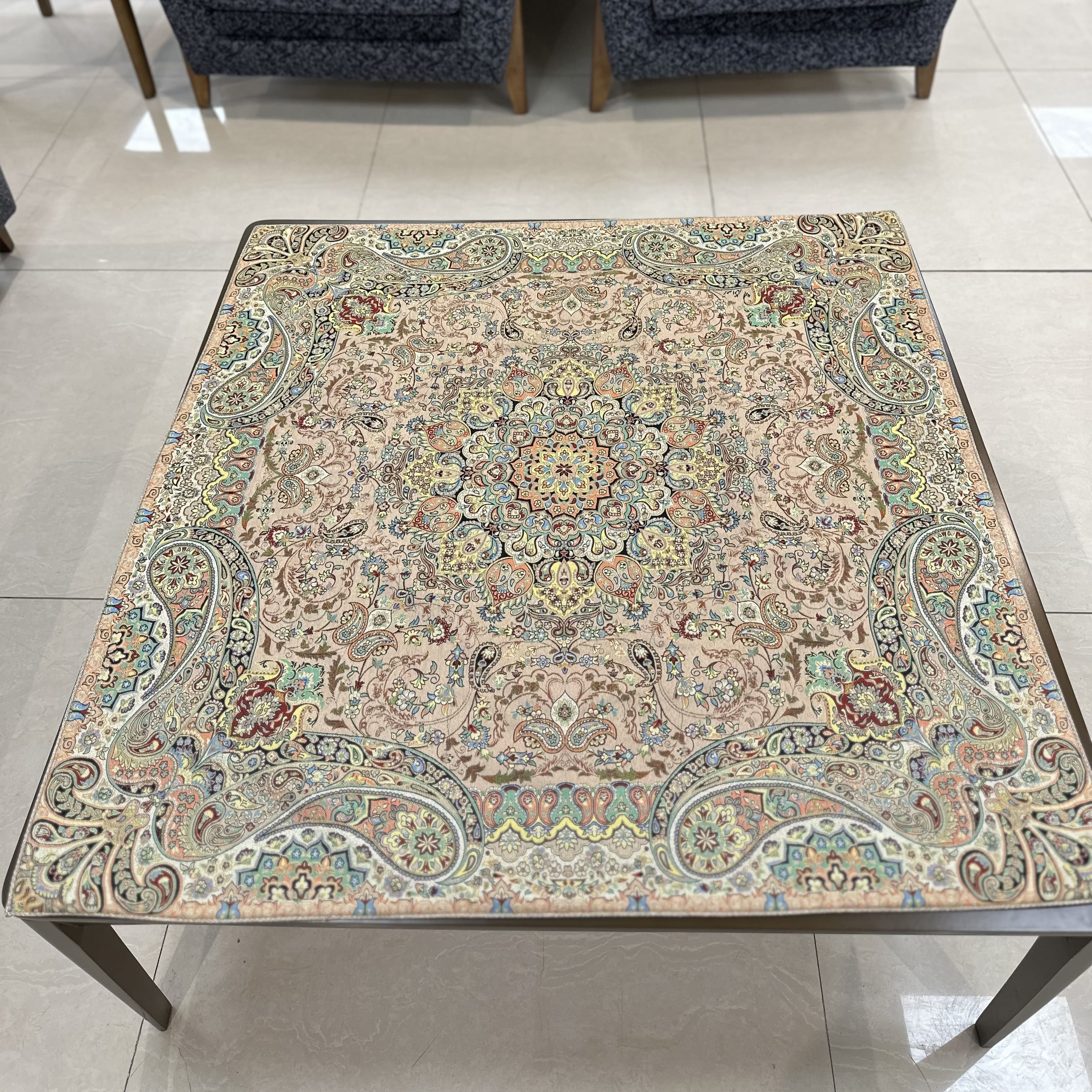 رومیزی مربعی طرح لوتوس