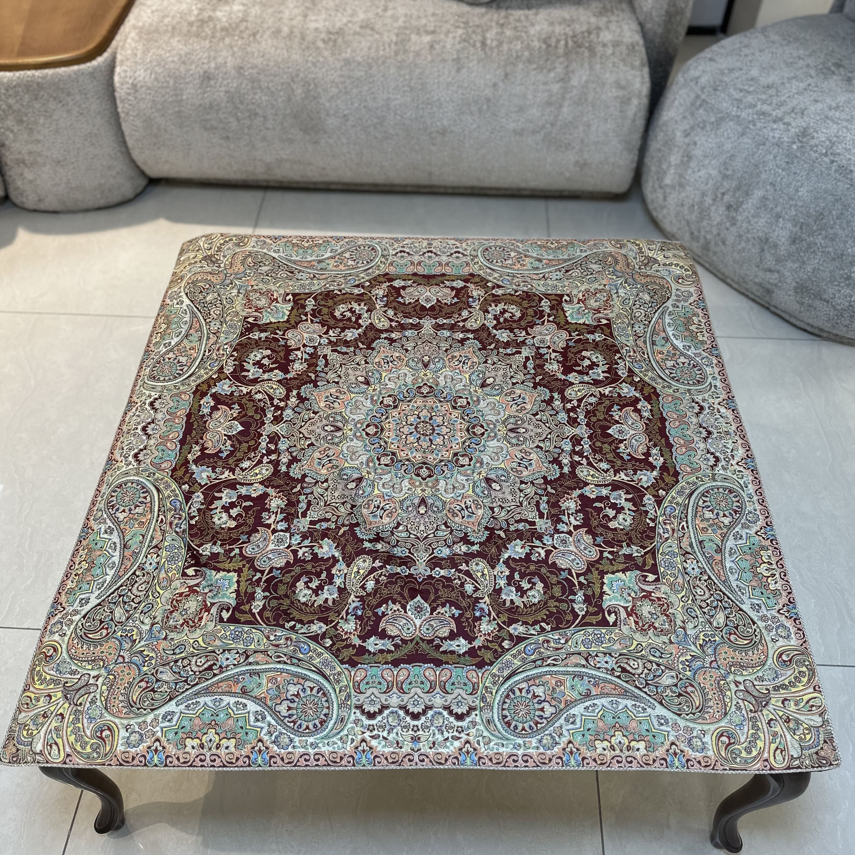 رومیزی مربعی طرح لوتوس