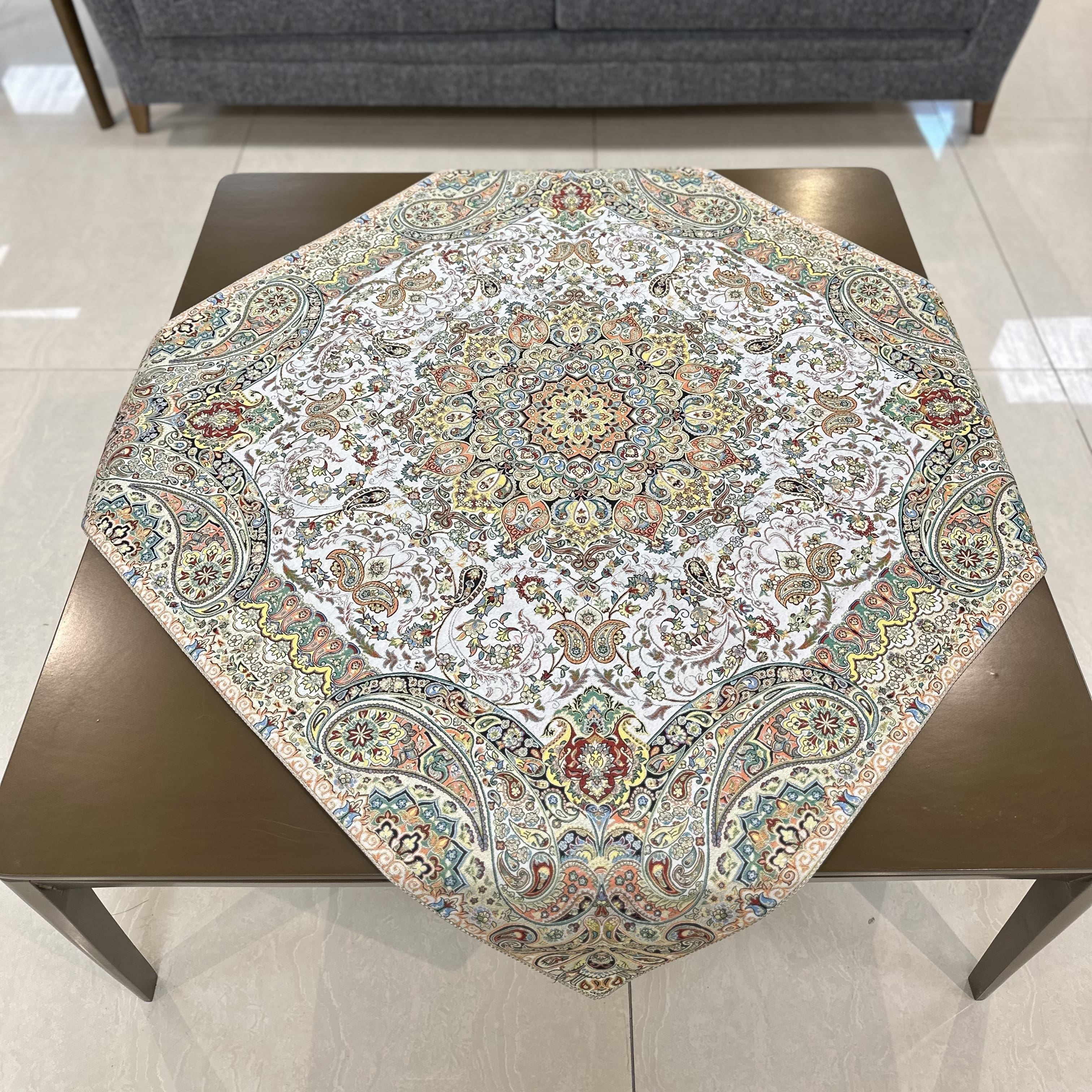 رومیزی مربعی طرح لوتوس